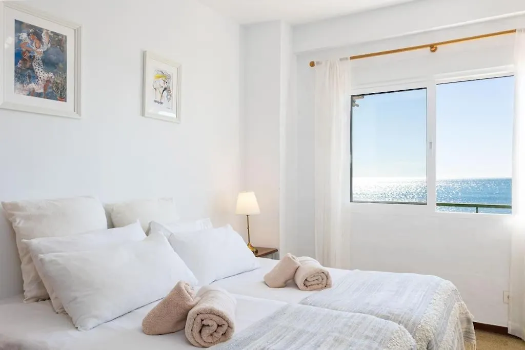 Ensuite Mediterranean Sea Front Fuengirola Apartment